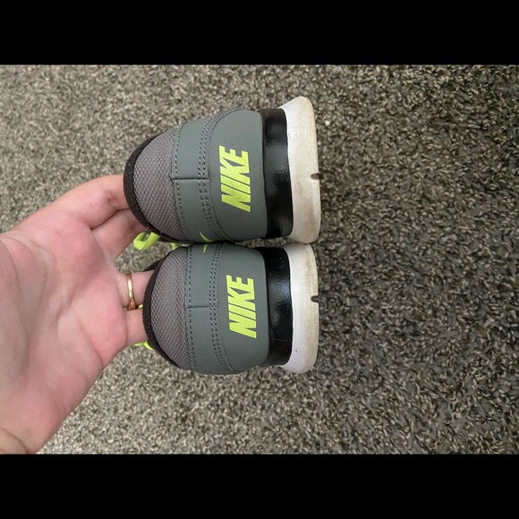 Nike - Picture 2 of 4